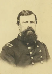Retrato busto de un hombre en uniforme